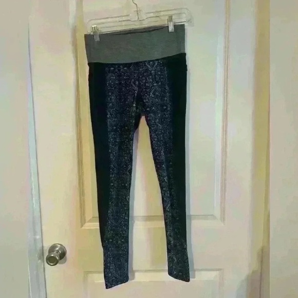 Athleta Bundle 4 Leggings Size Small. - Picture 11 of 16